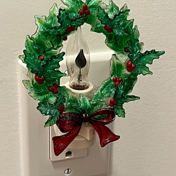 Wreath Night Light w/ Flicker Flame Bulb Christmas Holiday Plastic Vintage READ - Picture 13 of 13